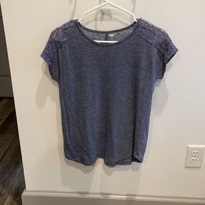 Old navy , navy shirt